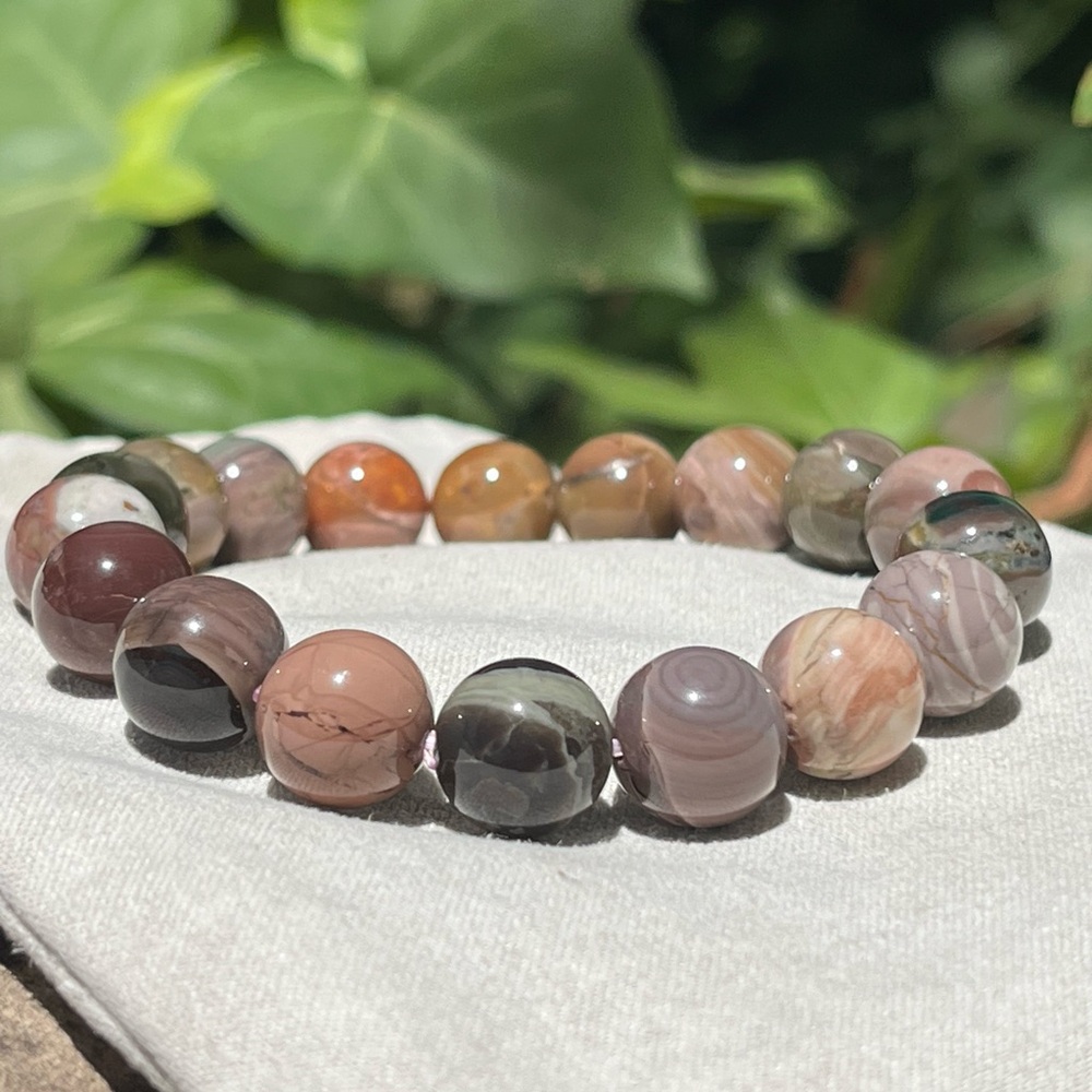 11.5mm‎ stretchable Alaskan agate bracelet
